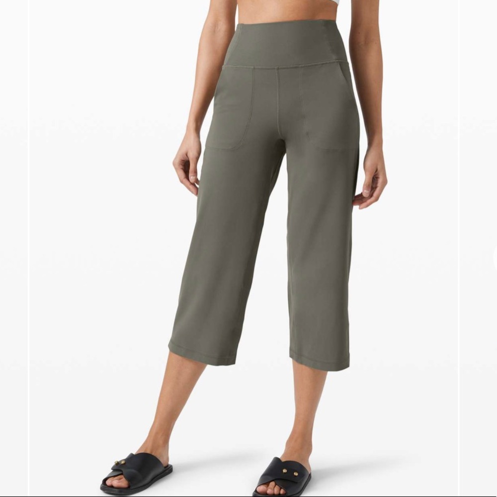 NWOT Align Wide-leg Crop in Grey Sage